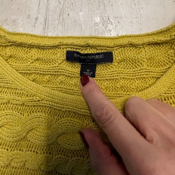 Banana Republic Women's Cable Knit Sweater; Mustard; Medium - Picture 3 of 3